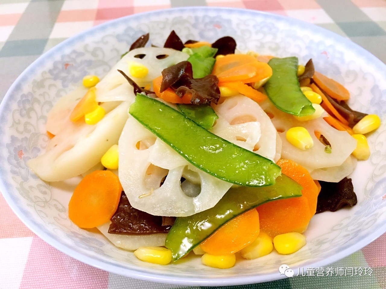 夏日炎炎,孩子胃口不好,试试这道小清新的荷塘小炒