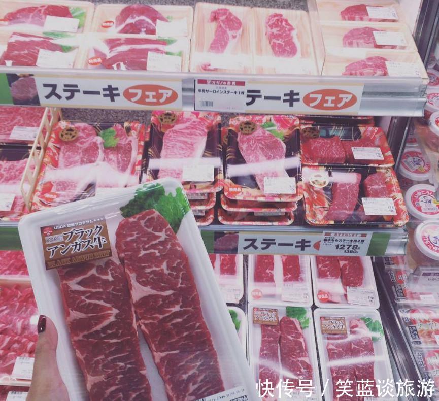 中国游客在日本买特产,2斤清酒5片牛肉,付款时