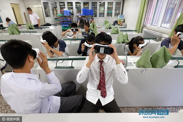 北京四中高科技VR设备首次助力中学课堂教学