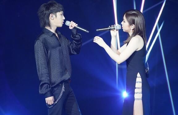 没穿内裤?邓紫棋连发神秘高衩裙高清近照 157