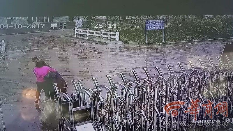 女教师遭家暴起诉离婚 丈夫闯进学校拖拽殴打 女教师遭家暴起诉离婚 丈夫闯进学校拖拽殴打