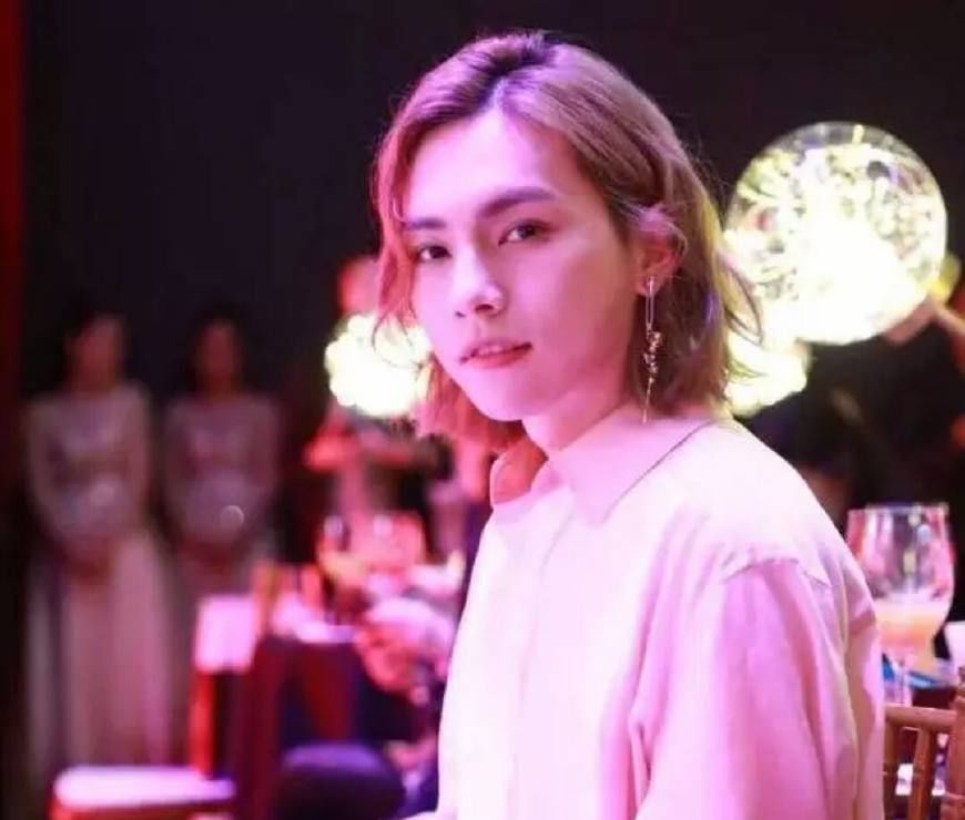 明星尴尬瞬间,郑凯邓超在跑男上放屁让全场笑