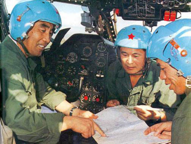 培养一个飞行员需要花费多少金钱 t01693c2cd2475c0cae.jpg?size=641x483