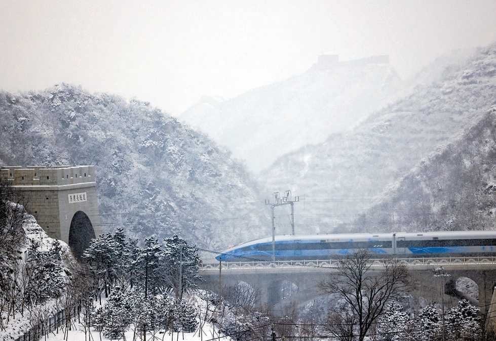 冬奥列车“瑞雪迎春”上建起超高清演播室信号流畅不卡顿