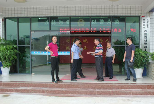 市人大代表张祥解同志到森林公安西部森林警察