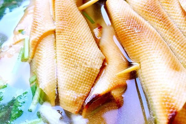 长春街头小吃老韩头鸡汤豆腐串,要串起来吃才够味儿 长春街头小吃老韩头鸡汤豆腐串,要串起来吃才够味儿