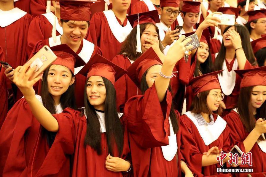 一场在人民大会堂举行的毕业典礼 一场在人民大会堂举行的毕业典礼