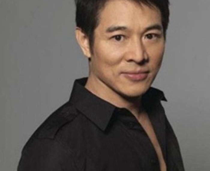 李连杰那么有钱,为何不治甲亢?向华强老婆一句话点破!