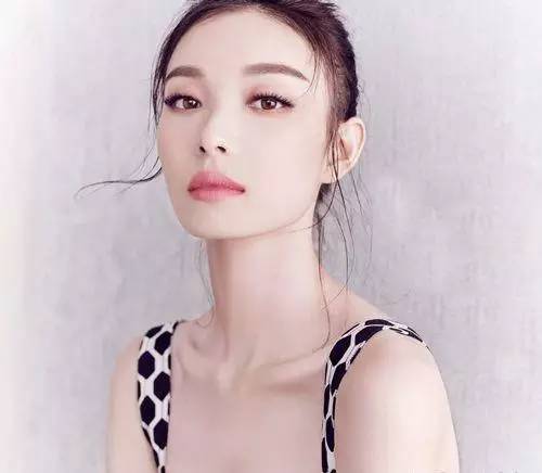 柳岩34D的胸都不及她们的锁骨性感