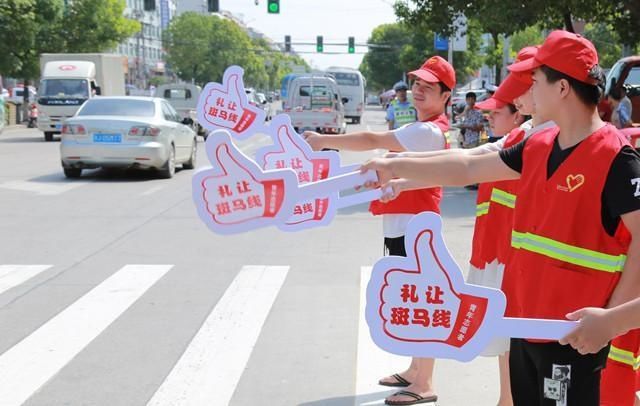 如果被抓拍到未禮讓行人的機動車,違法車輛車牌號和圖像實時在屏幕