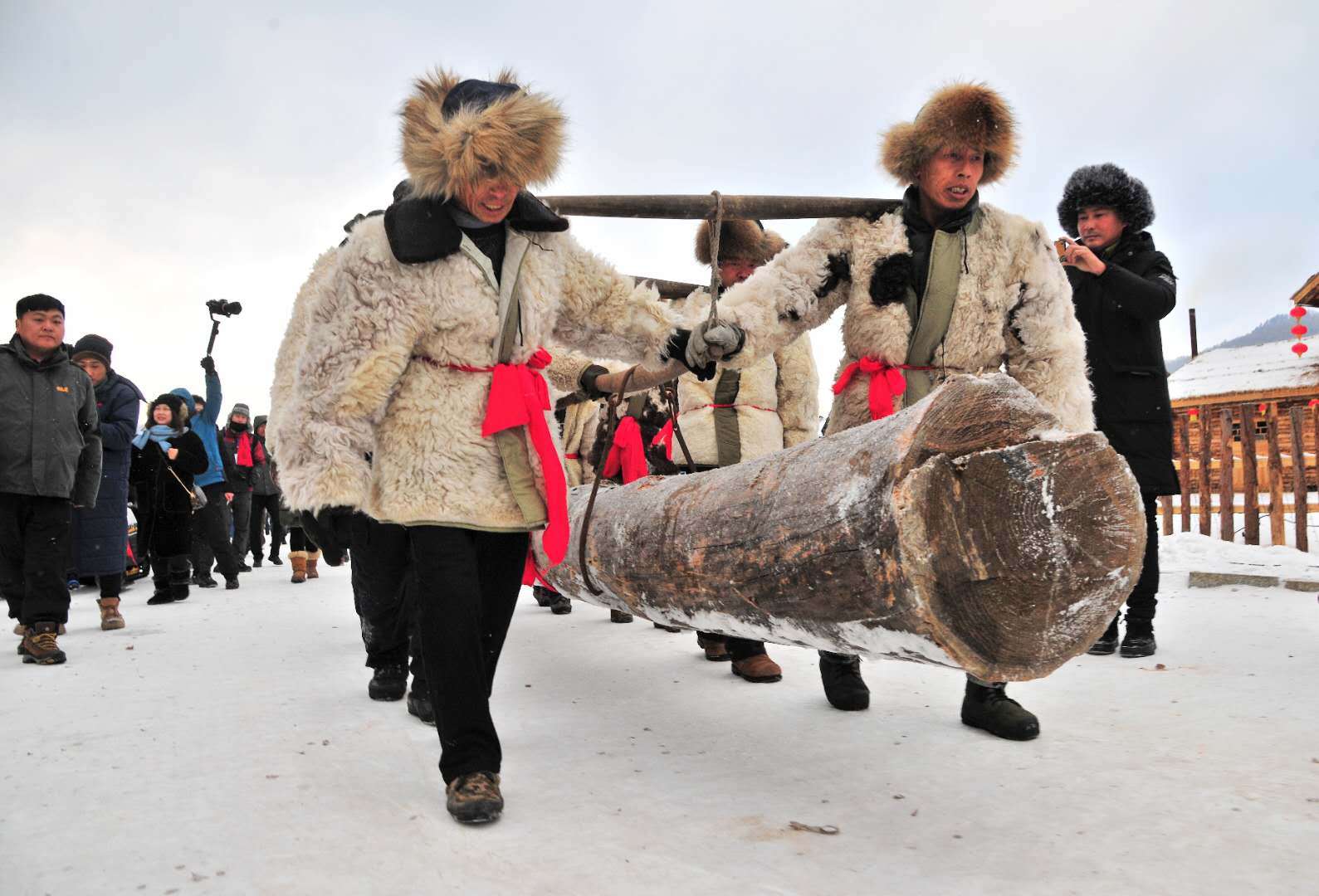 木帮号子惊艳中外记者 老白山雪村体验东北民俗-北京时间