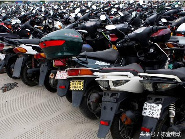 这里超标车可办临时牌照,一个月上牌40万辆,期限3年!