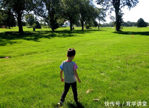 7岁孩子不会用筷子被嘲笑,妈妈质问老师:你为