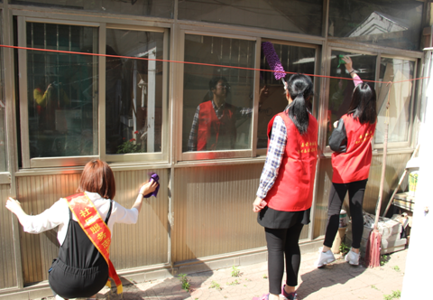 县前街社区计生协会开展关爱老人志愿服务活动