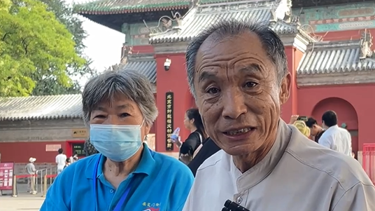 北京人为啥必须去服贸会？北京胡同大爷硬核告诉你！看到钟鼓楼没……