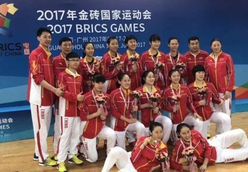 女排涌现天才二传!年仅16岁的她可替郎平打出一片天 女排涌现天才二传!年仅16岁的她可替郎平打出一片天