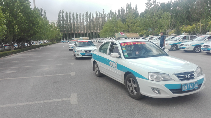 [库车交通局]组织150辆爱心出租车为高考生免费服务