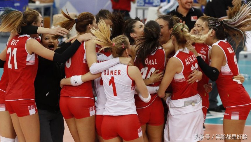 国际排联公布了最新一期的女排世界排名,中国