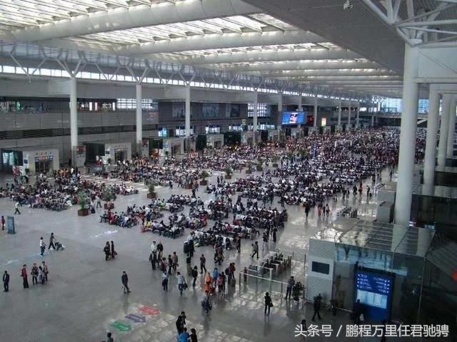 美国网友乘坐中国高铁 来看看网友对此有何中