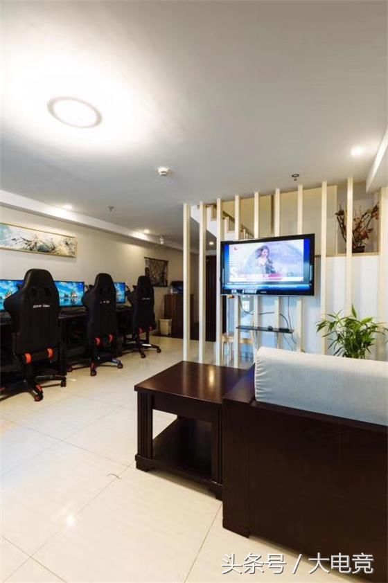 传说中的电竞酒店,我们昨天去住了一晚