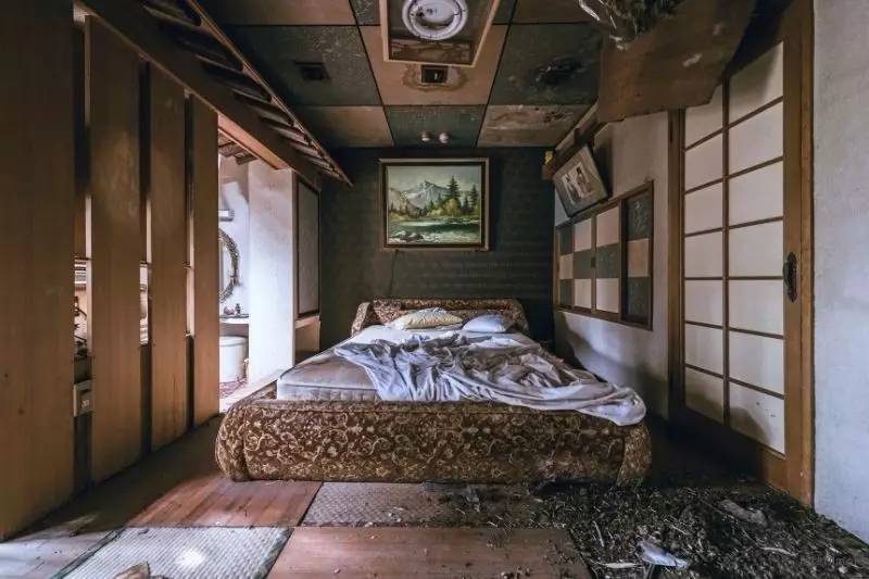 摄影师潜入废弃的日本情爱酒店,拍下它们最后的样子