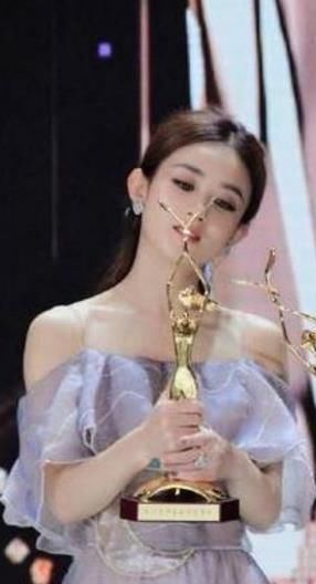 品质盛典赵丽颖胡歌两人无意识的小动作被曝光