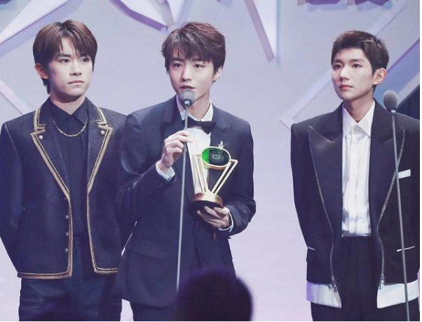 TFBOYS节目被砍粉丝大喊:爱奇艺倒闭了 刘信达开怼(图2) TFBOYS节目被砍粉丝大喊:爱奇艺倒闭了 刘信达开怼(图2)