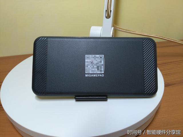 用手柄玩王者荣耀、吃鸡游戏,这种新玩法是一