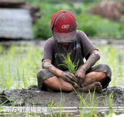 13岁偷渡到香港 住贫民窟 做过洗剪吹 如今娱乐