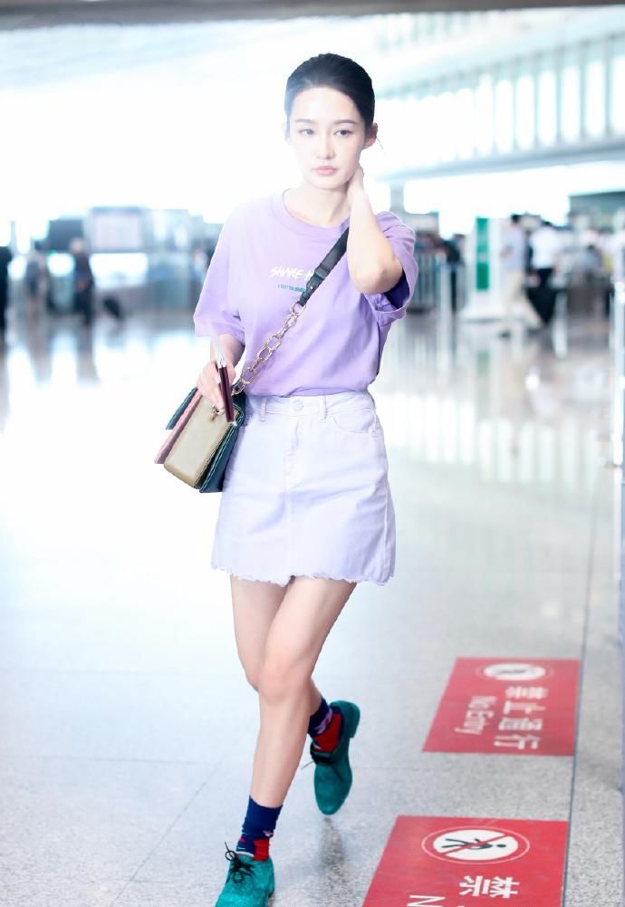 李沁休闲私服机场街拍照图片