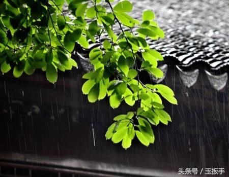 农民工每天赚300元,为啥还喊穷呢?5条原因告