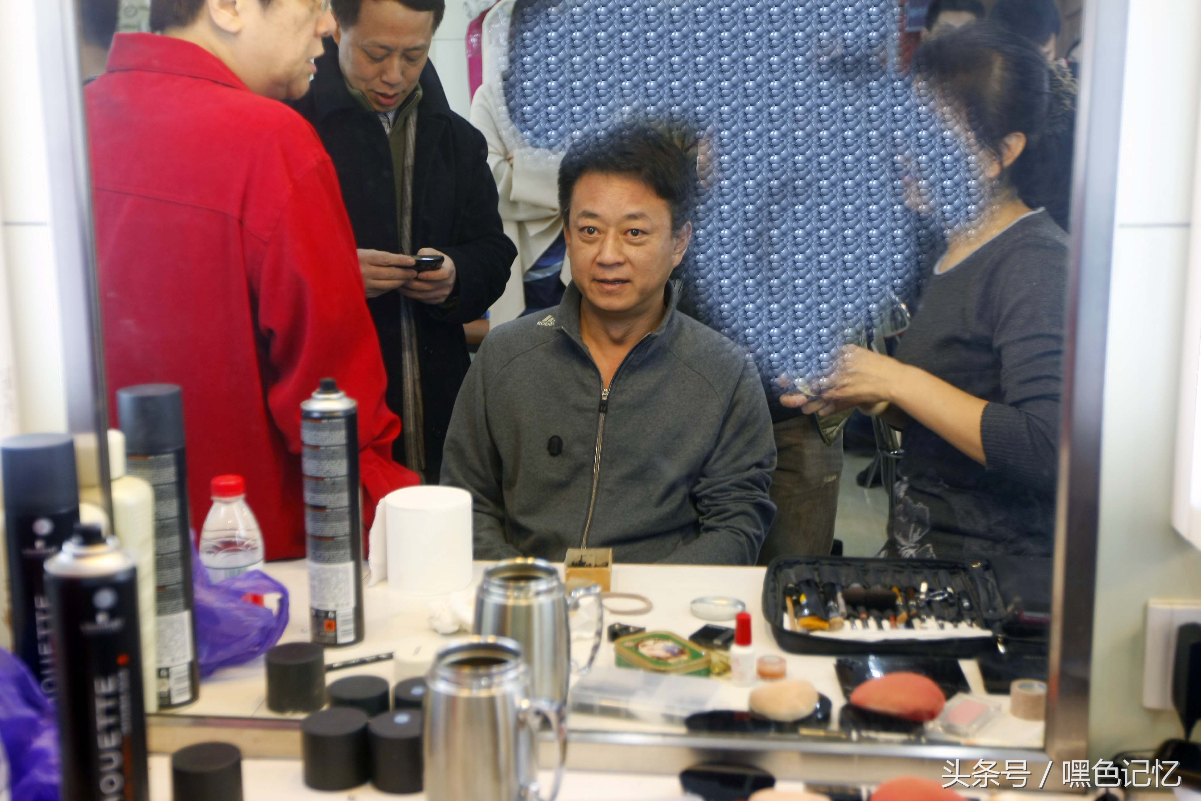 在央视一号演播大厅化妆间遇到朱军