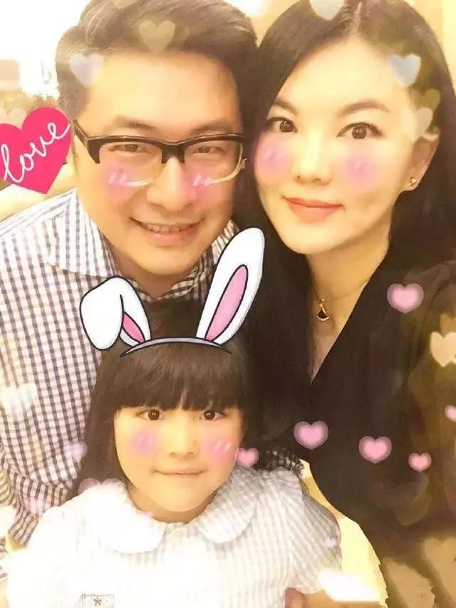 李湘微博晒一家出游靓照 王诗龄瘦成锥子脸 网