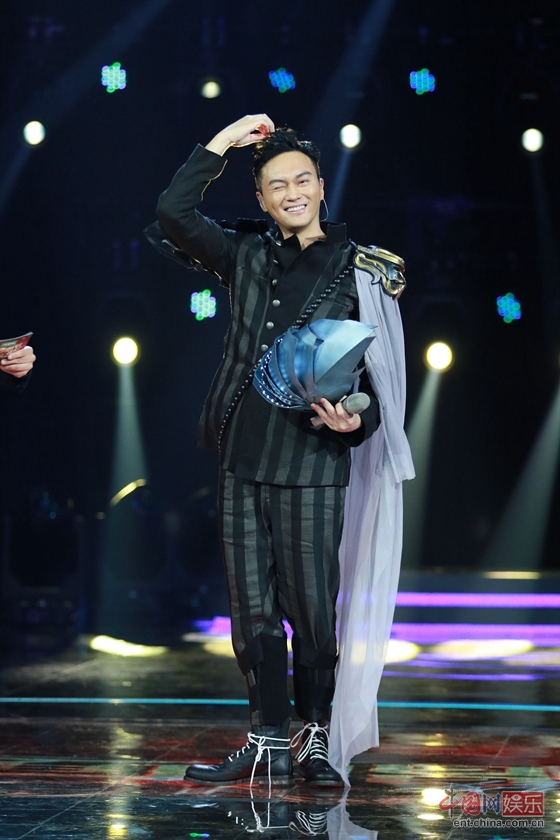 《蒙面唱将》张智霖歌手归来 成方圆不忘初心