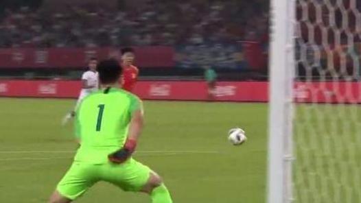 国足上半场还吊打伊朗,下半场就出乌龙球,无脑