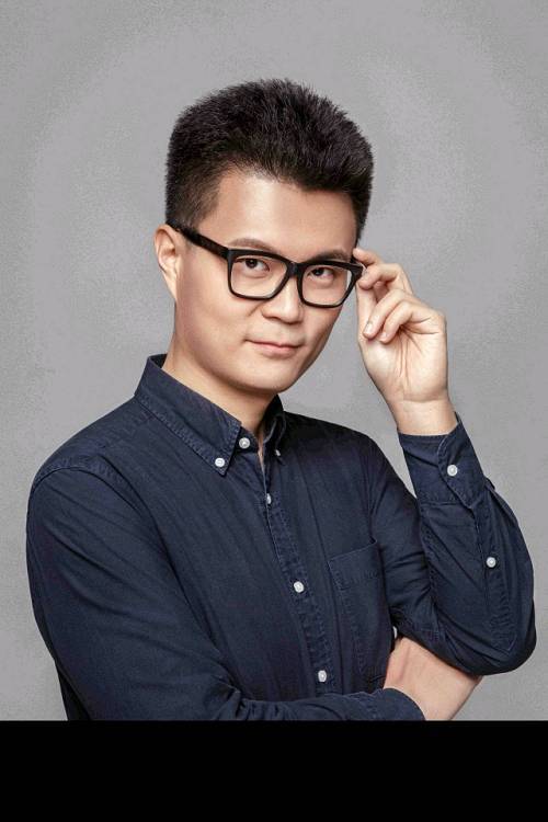 他是北京大学临床心理学博士,清华大学心理学讲师和知乎大v.