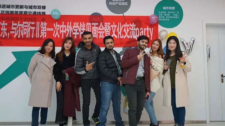 山东大学留学生“学伴”项目惹争议 学校师生:为友好交流 山东大学留学生“学伴”项目惹争议 学校师生:为友好交流