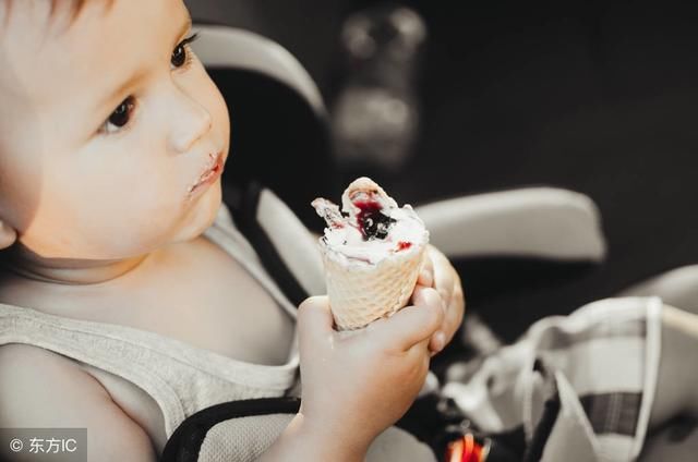 宝宝经常摇头、抓耳朵,你知道为什么吗?父母一