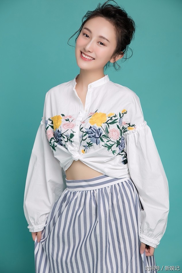 新生代女演员鲁佳妮甜美优雅可人写真
