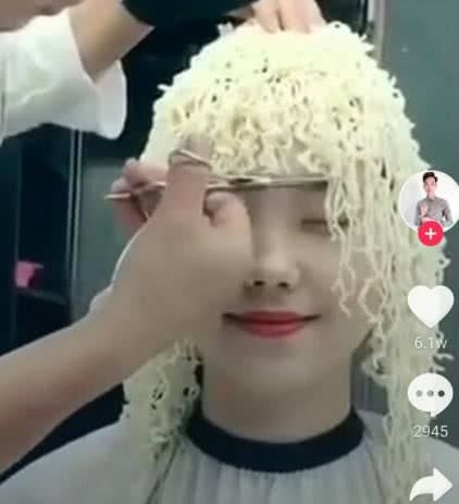 理发店我说要个鹿晗情侣泡面头结果半个小时后