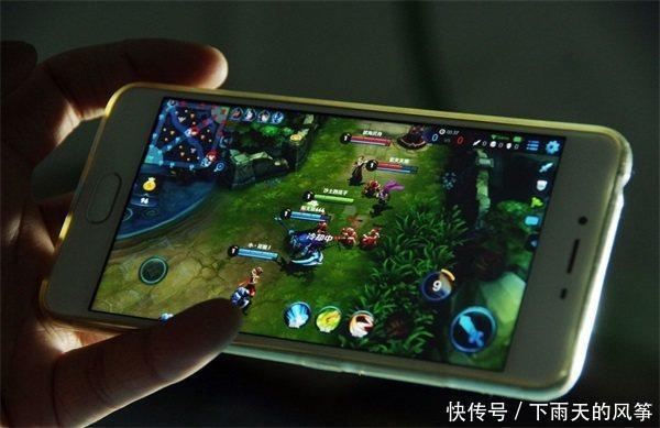 华为快人一步,很吓人技术+麒麟970,比小米8还