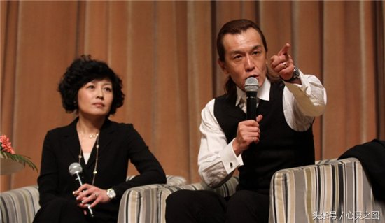 看完李咏的老婆,再看张绍刚的老婆,网友:差距巨大