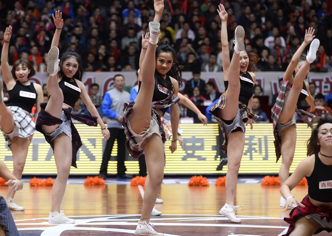 四川篮球宝贝为球迷上演了一场视觉盛宴。