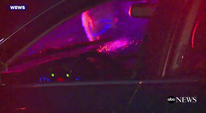 路怒惨剧:妈妈鸣笛超车 4岁儿子被对方4枪爆头 路怒惨剧:妈妈鸣笛超车 4岁儿子被对方4枪爆头