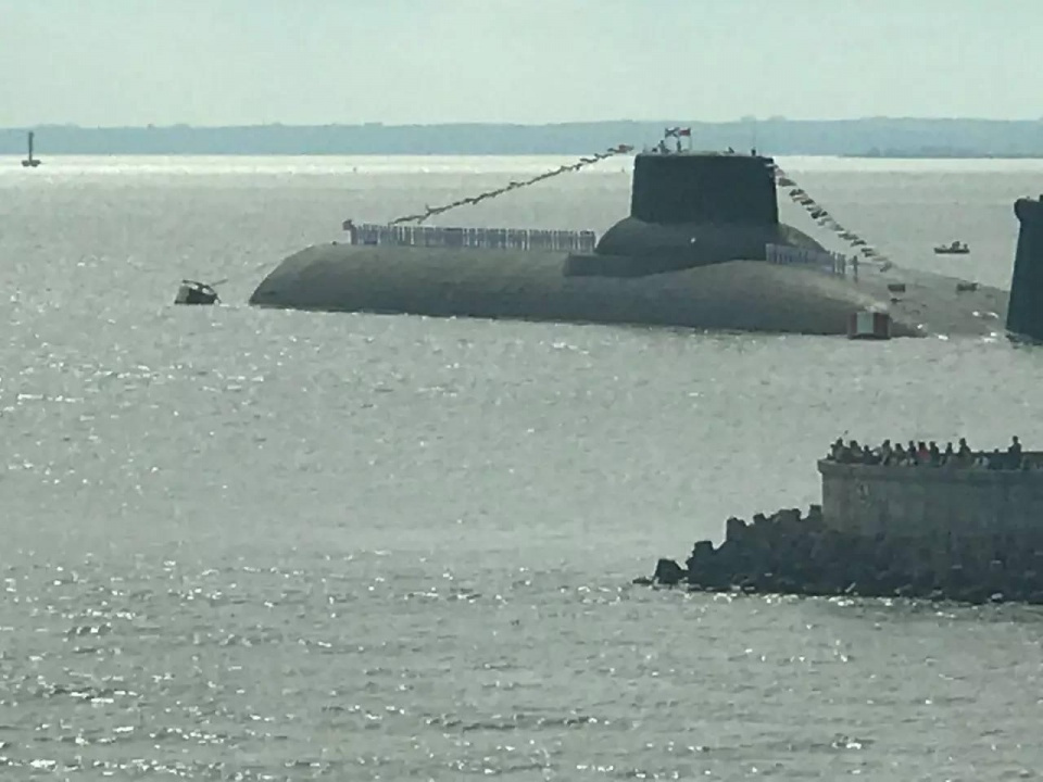 俄海军节海上大阅兵 中国海军新型战舰参加