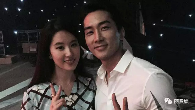 刘亦菲出席时装周照片曝光,热评第一条很污,但