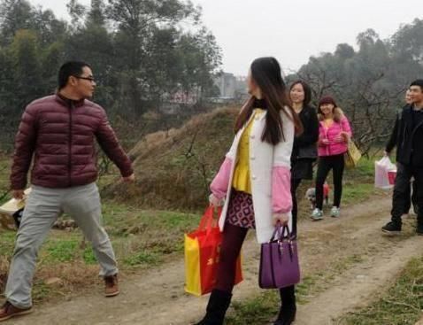 在农村中有一句老话,穷亲戚少来往,尤其是在过