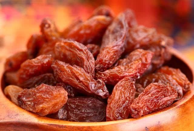常吃葡萄干对人体很有好处,但如果直接这样吃,坏处多多!