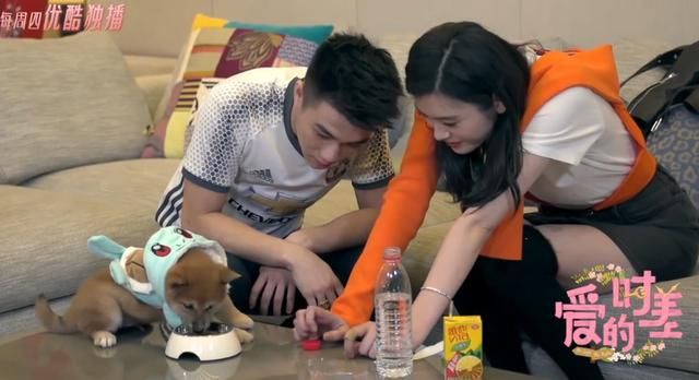 赌王儿子何猷启求婚成功,网友眼花:以为女友是