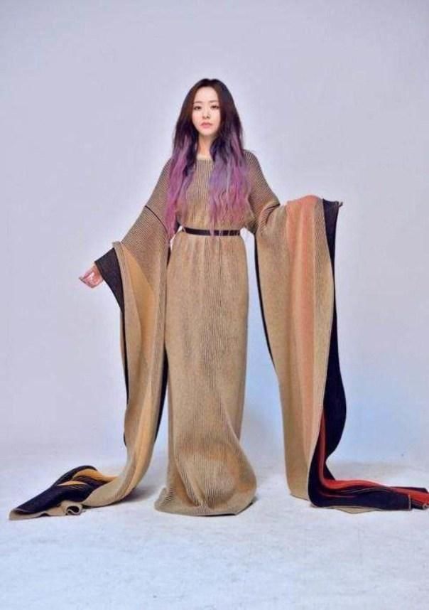 张靓颖厉害了!穿两条牛仔裤也不会显得腿粗,网